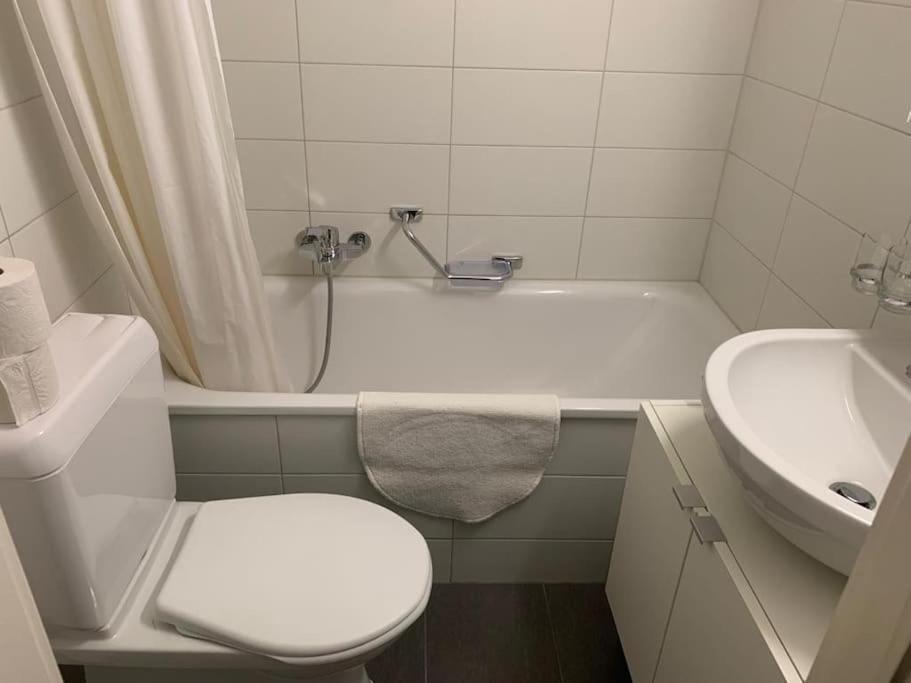 Beautiful Studio 2 Minutes From The Train Station Apartamento Lausana Exterior foto
